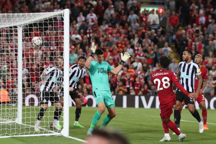 Fabio Carvalho scores the winning goal for Liverpool at the last minute.