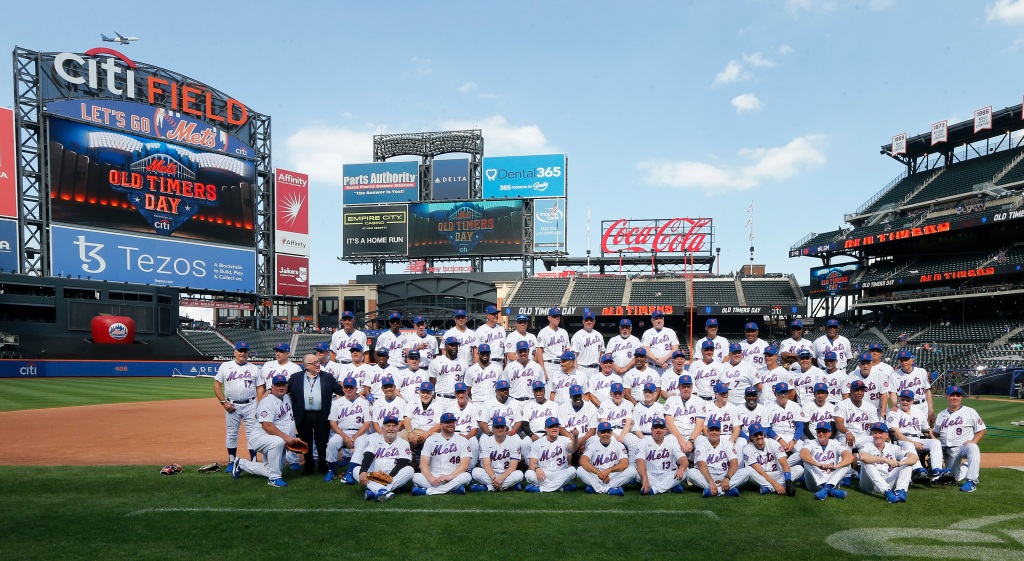 Former Mets players are in poses during the old timer day.