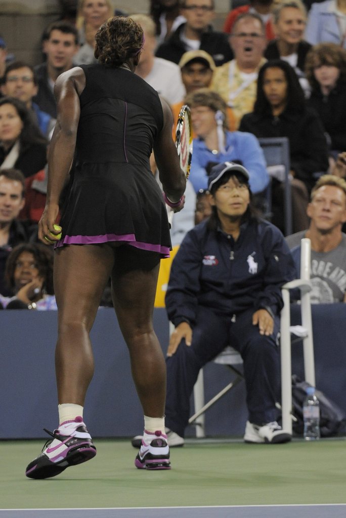 Serena Williams shouts at the referee line during the 2009 US Open.